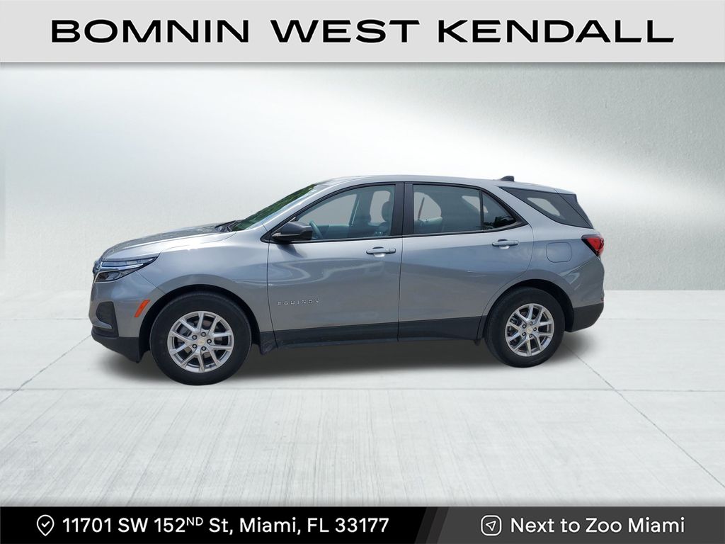 2023 Chevrolet Equinox LS photo 2