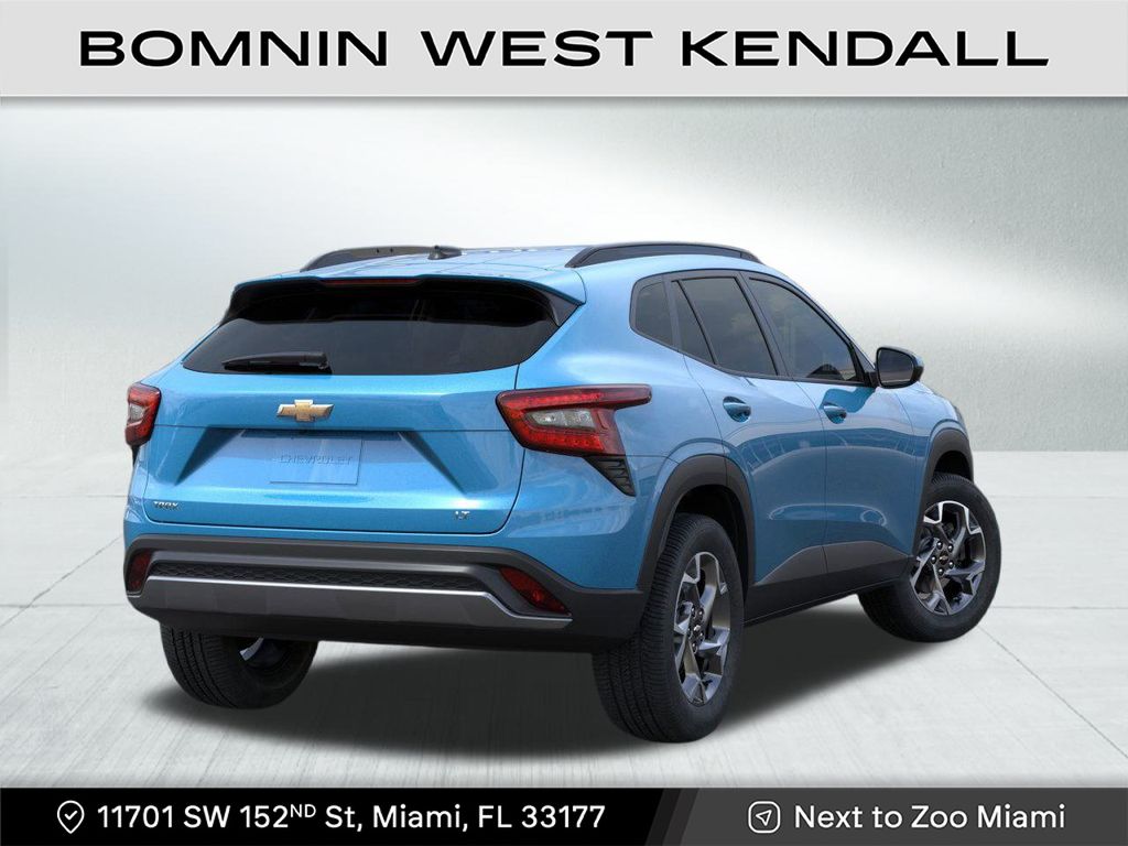 2025 Chevrolet Trax LT photo 3