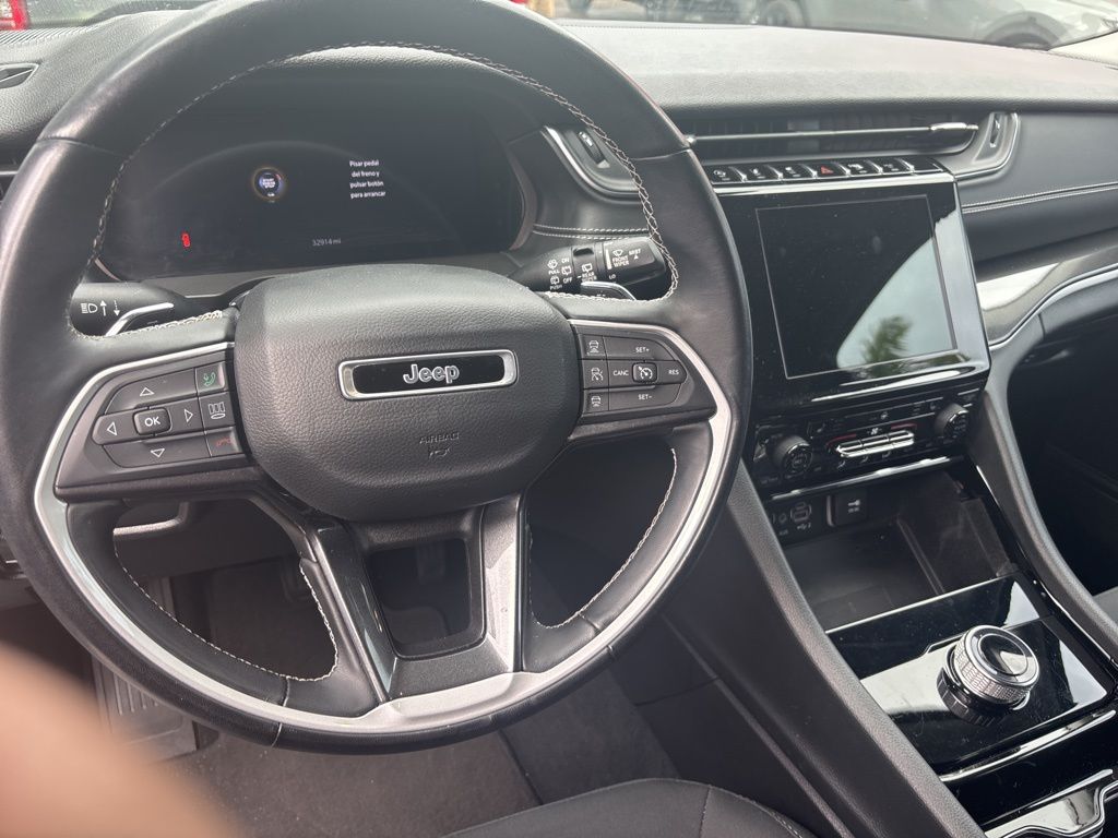 2022 Jeep Grand Cherokee Laredo photo 4