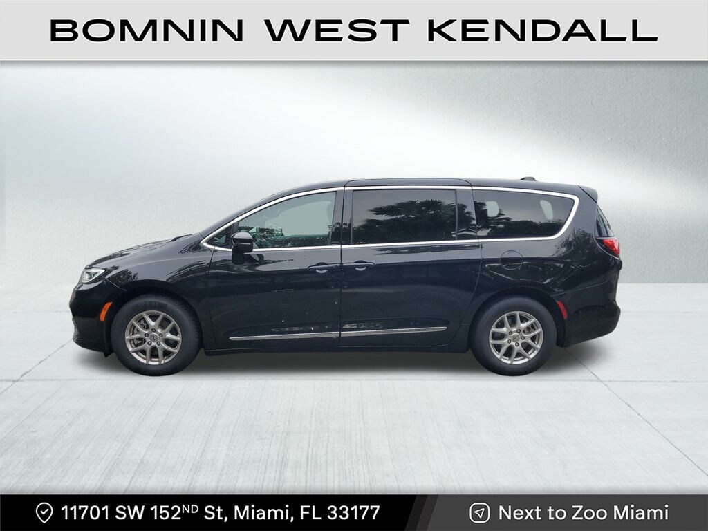 Used 2025 Chrysler Pacifica Select Minivan/Van