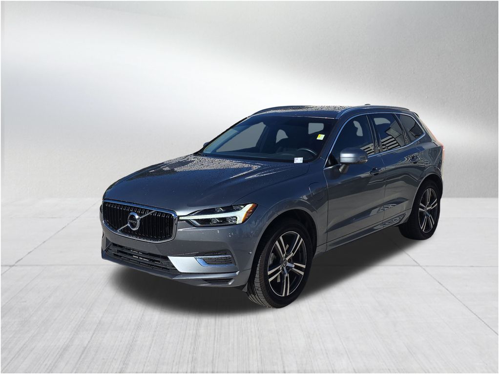 2019 Volvo XC60 Hybrid T8 Momentum photo 2