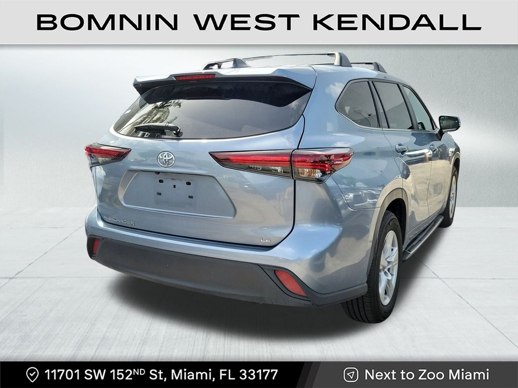 2024 Toyota Highlander LE photo 4