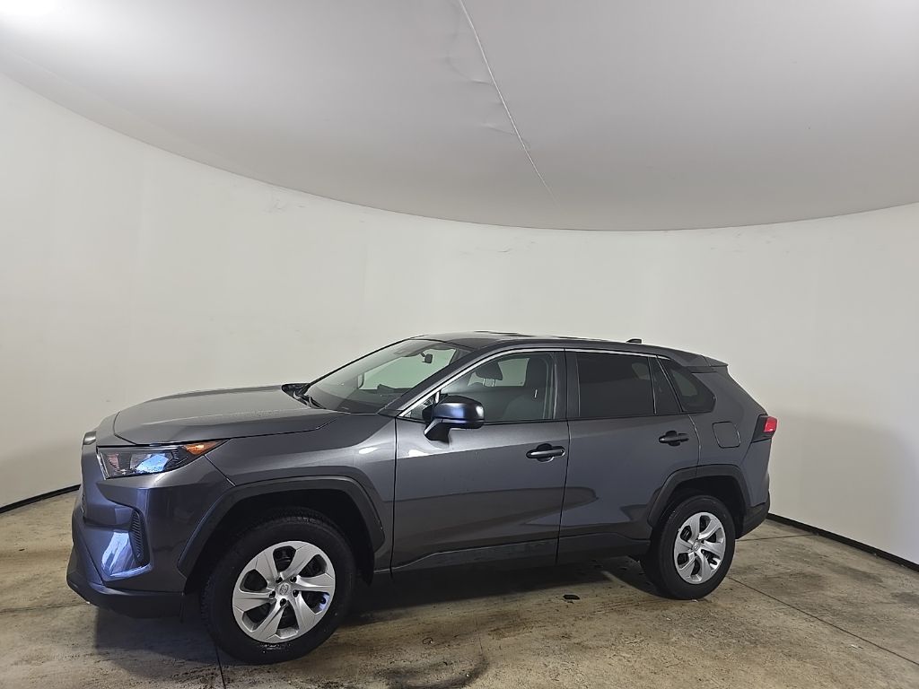 2022 Toyota RAV4 LE photo 2