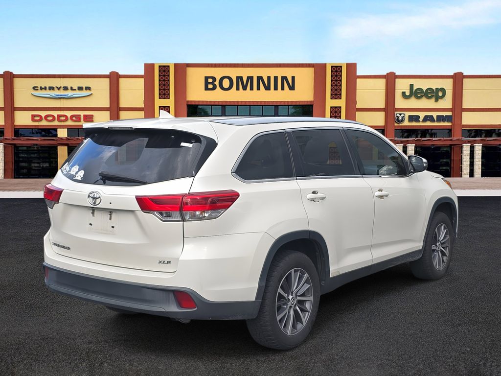 2019 Toyota Highlander XLE photo 3
