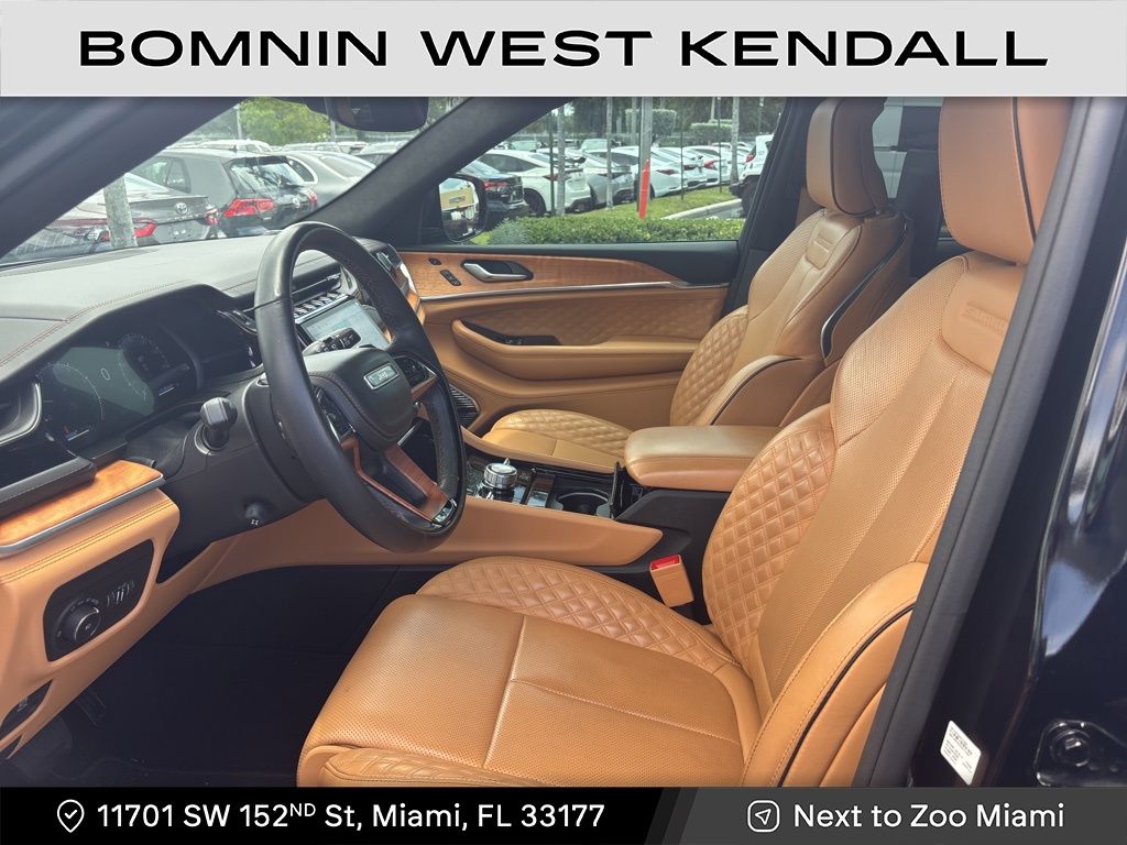 2023 Jeep Grand Cherokee Summit Reserve photo 2