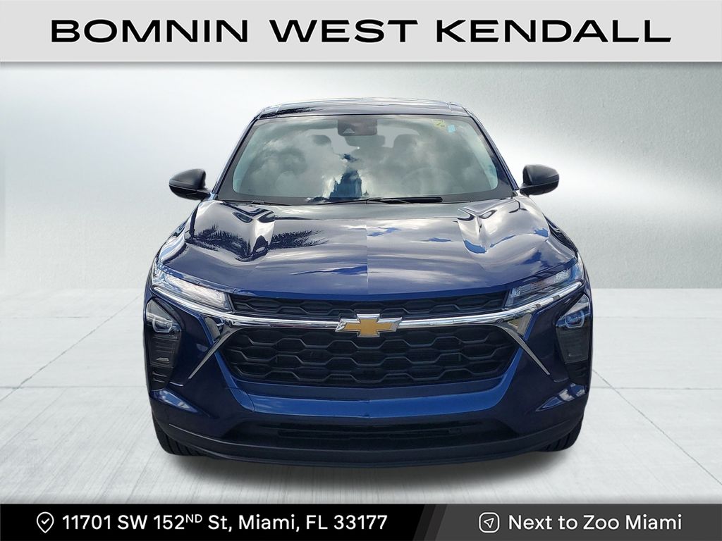 2024 Chevrolet Trax LS photo 2