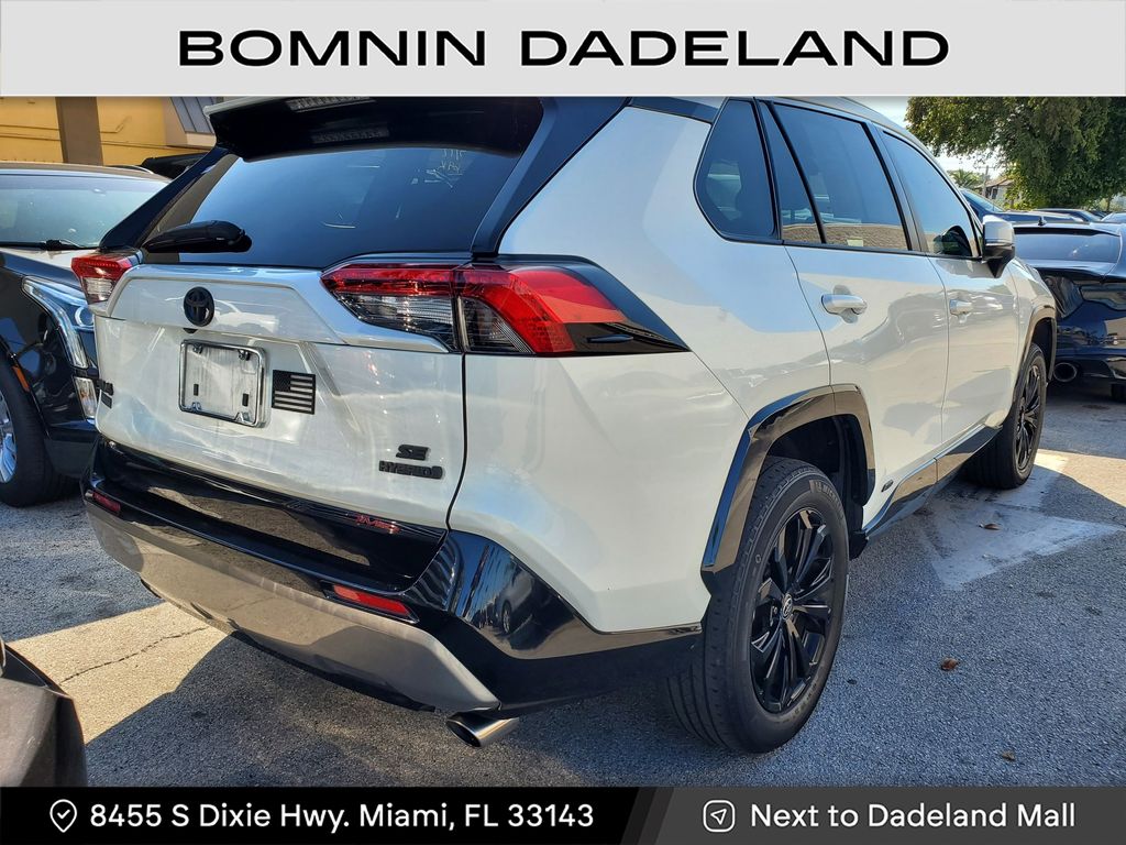 2022 Toyota RAV4 Hybrid SE photo 3