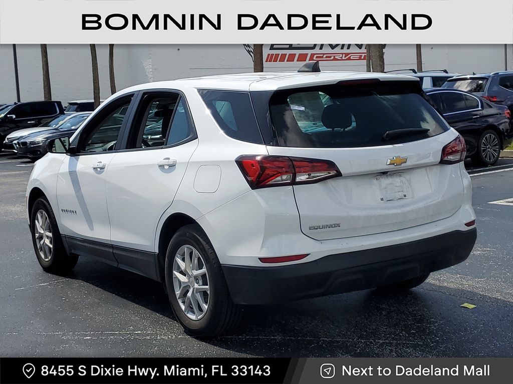 2023 Chevrolet Equinox LS photo 3