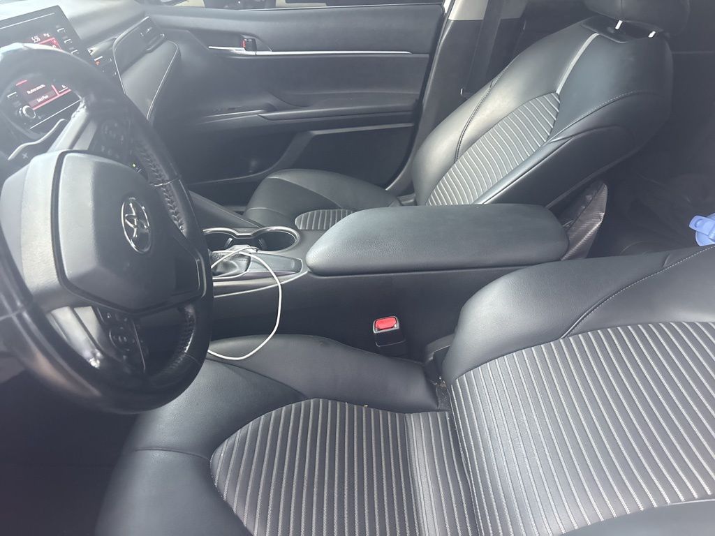 2021 Toyota Camry SE photo 2