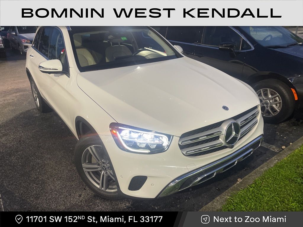 2022 Mercedes Benz GLC 300 photo 2
