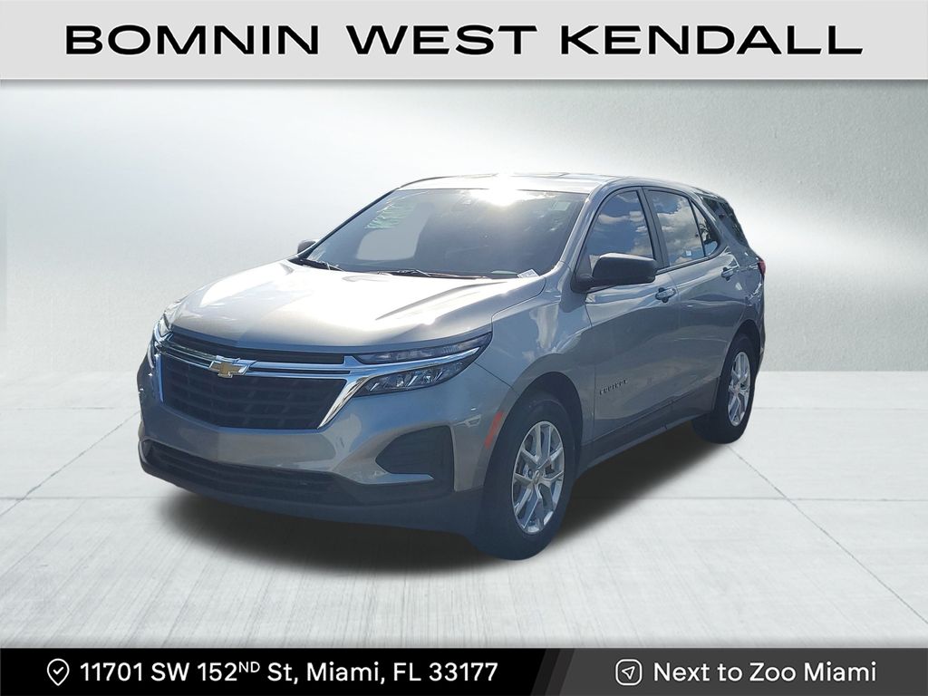 2023 Chevrolet Equinox LS photo 3