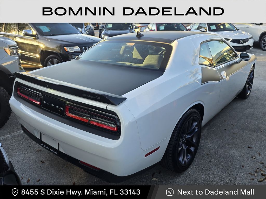 2023 Dodge Challenger R/T photo 4