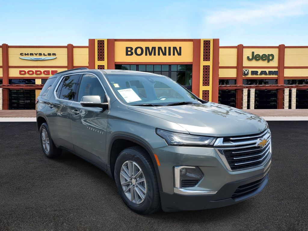 2023 Chevrolet Traverse 1LT photo 2