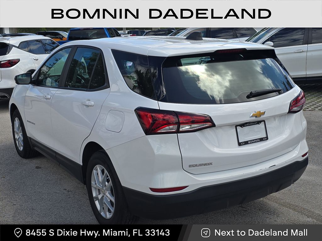 2023 Chevrolet Equinox LS photo 3