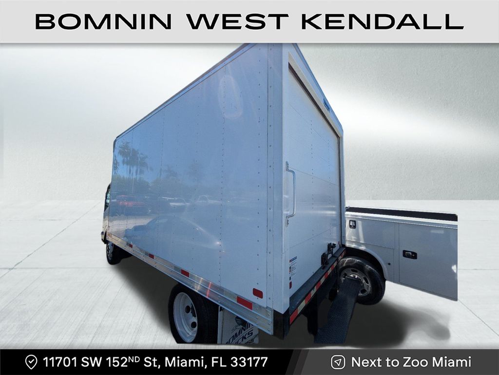 2024 Chevrolet Silverado 4500HD Base photo 3
