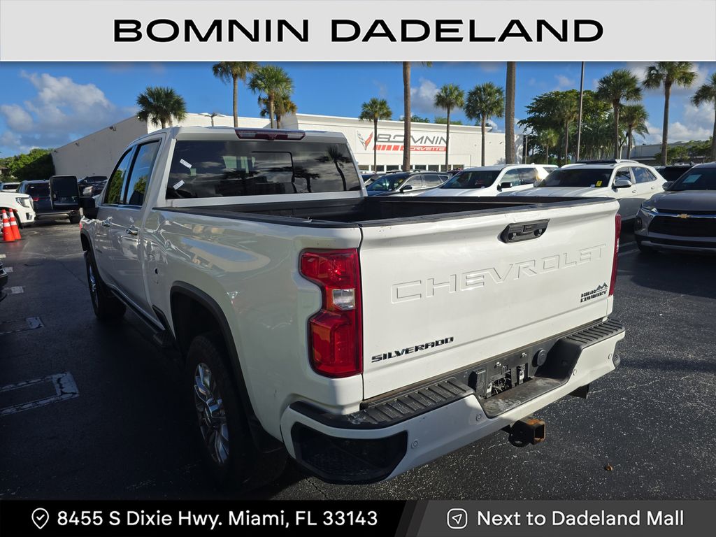 2022 Chevrolet Silverado 2500HD High Country photo 3