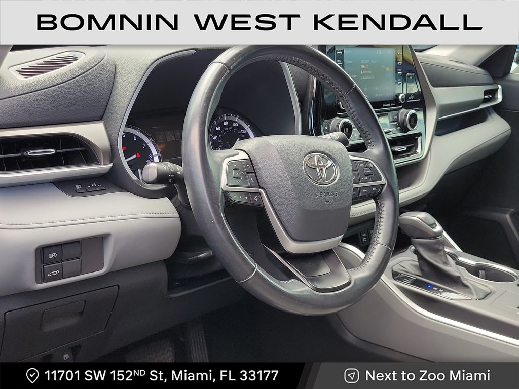 2022 Toyota Highlander XLE photo 3