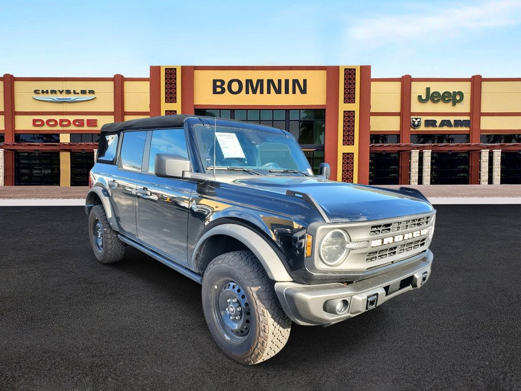 2023 Ford Bronco Black Diamond photo 2