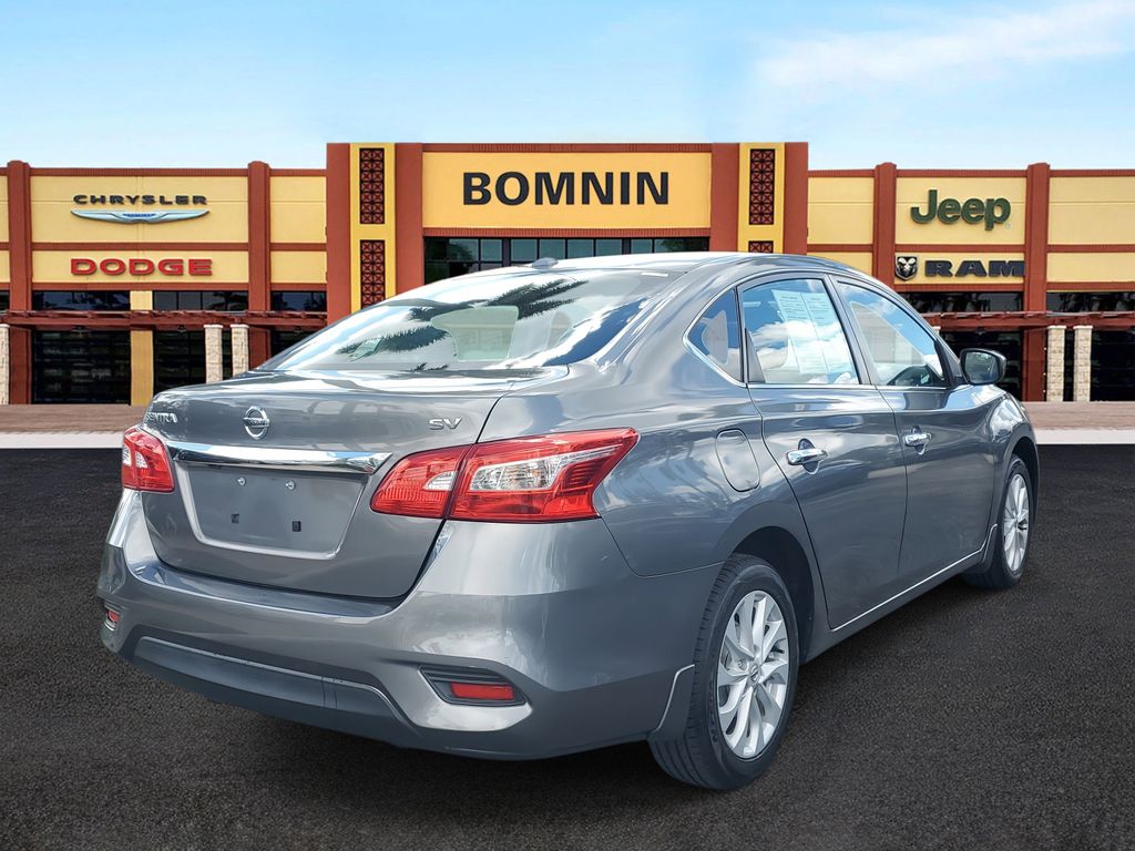 2019 Nissan Sentra SV photo 3