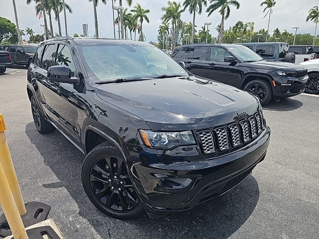 2020 Jeep Grand Cherokee Altitude photo 3