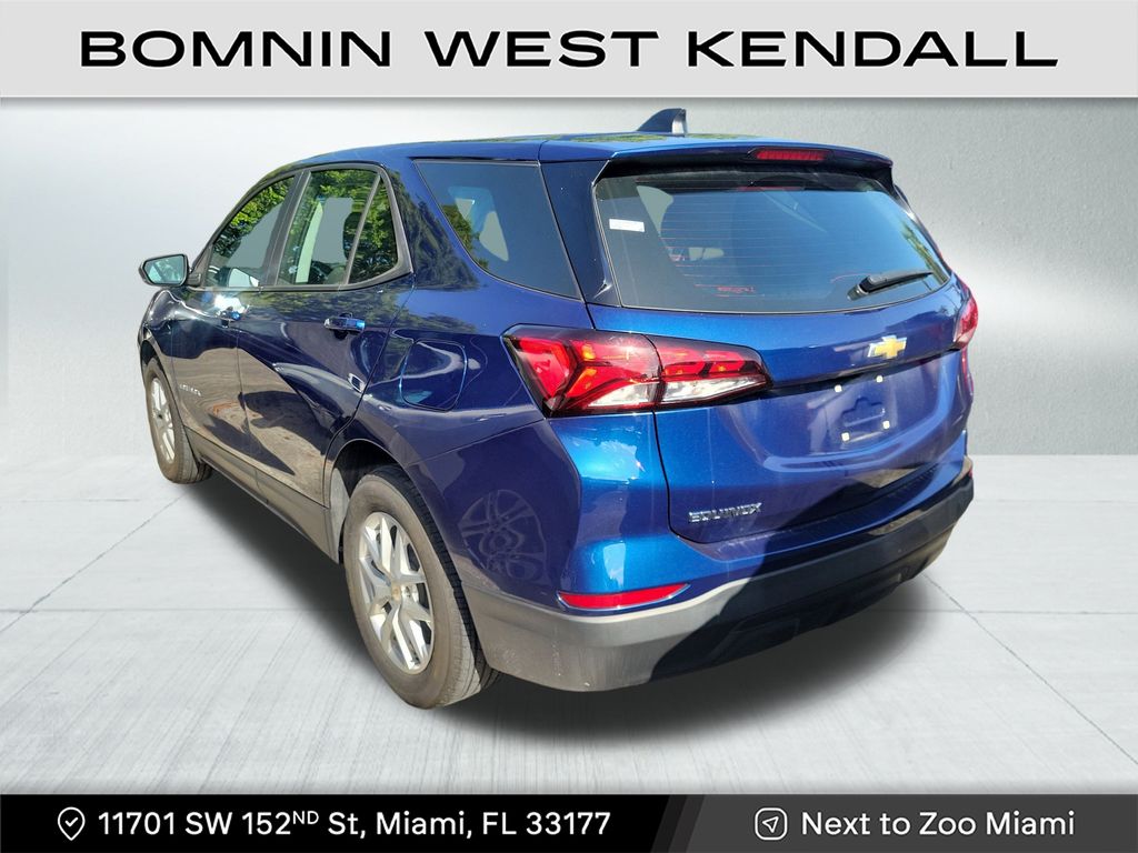 2023 Chevrolet Equinox LS photo 3