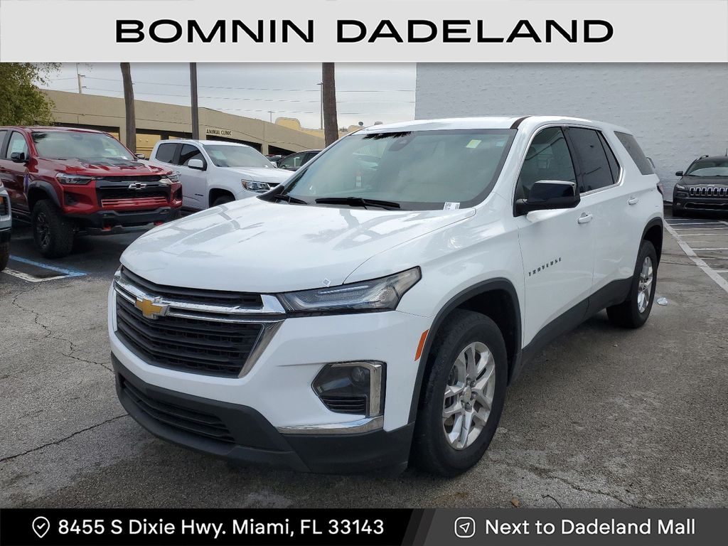 2022 Chevrolet Traverse LS photo 2