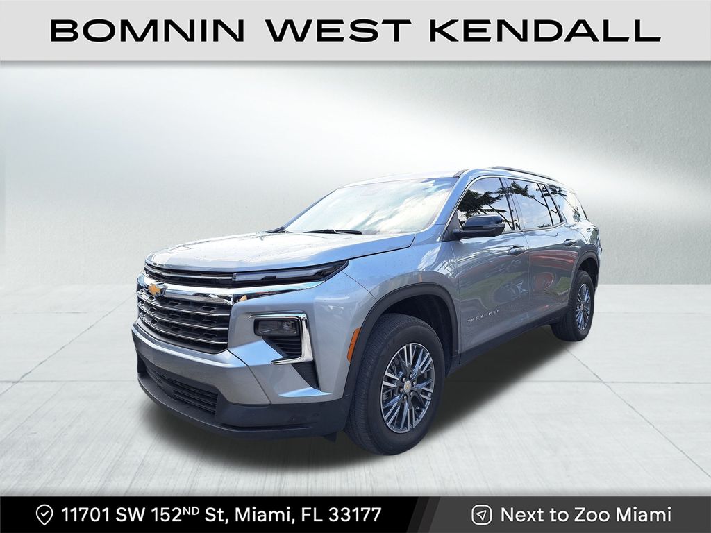 2024 Chevrolet Traverse photo 2