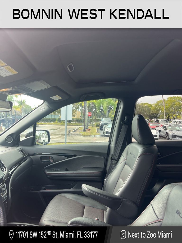 2021 Honda Ridgeline Black Edition photo 3