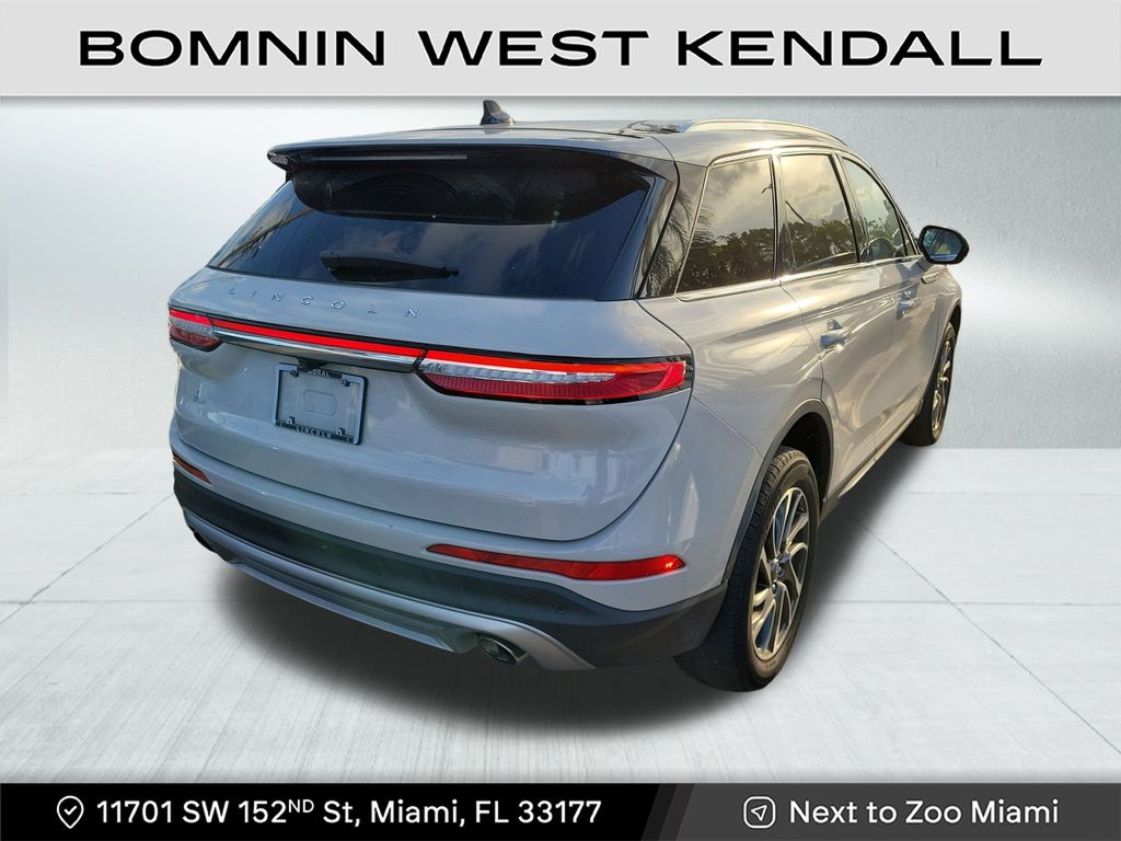 2021 Lincoln Corsair Standard photo 4