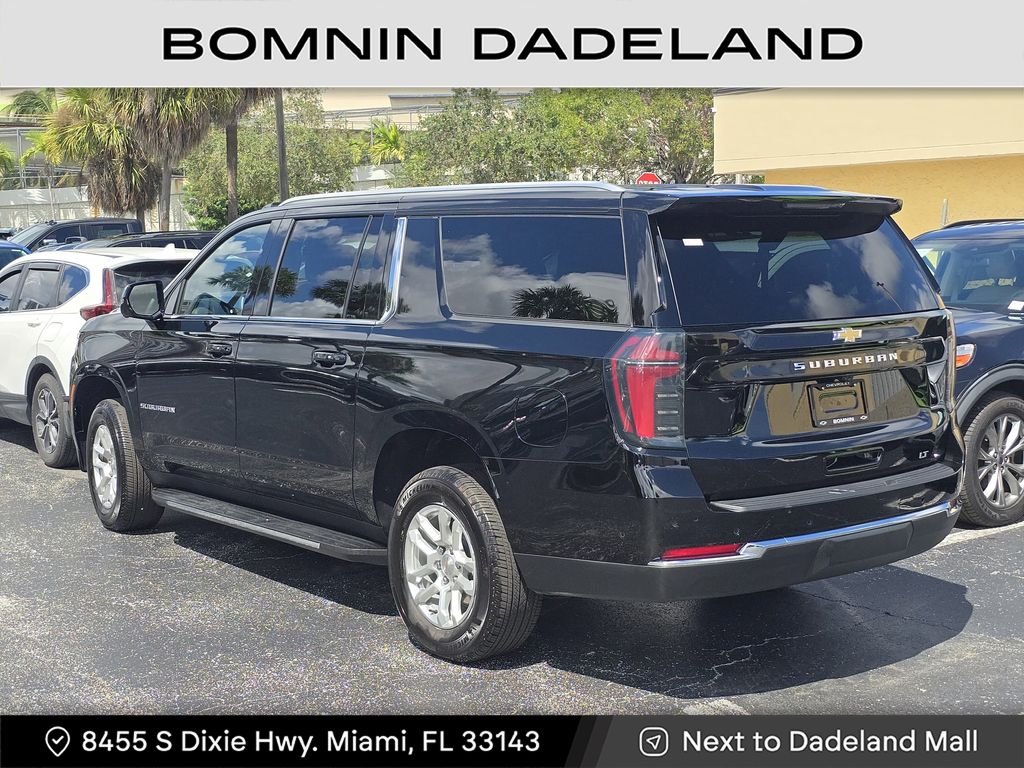 2025 Chevrolet Suburban LT photo 3