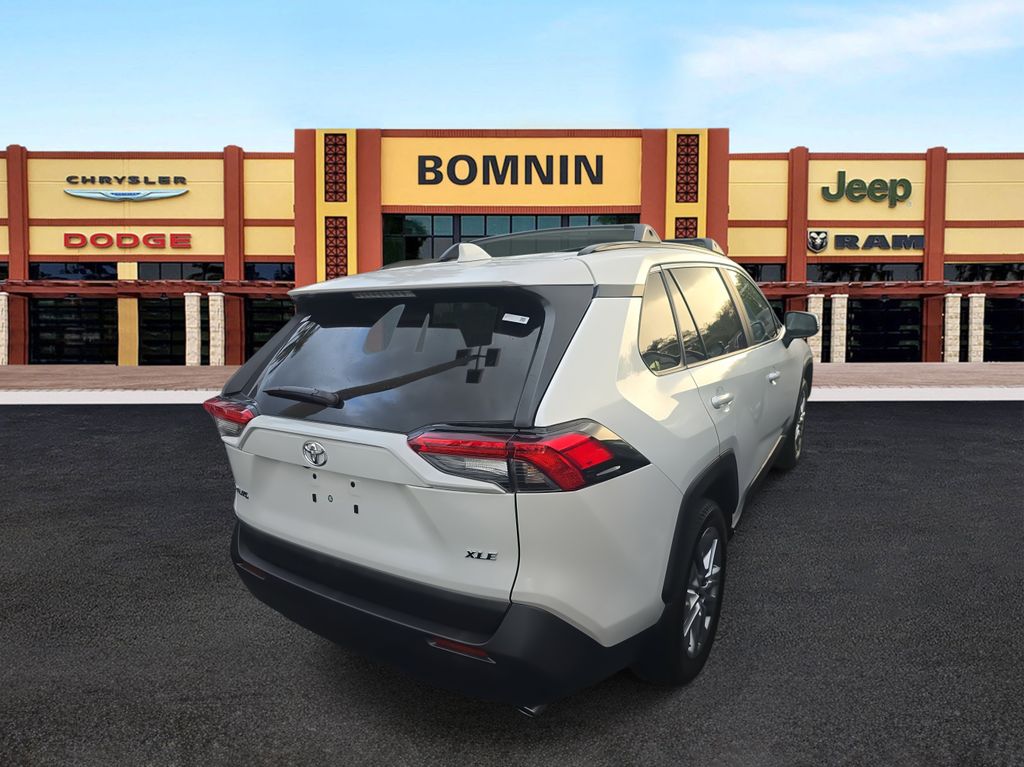 2025 Toyota RAV4 XLE Premium photo 3