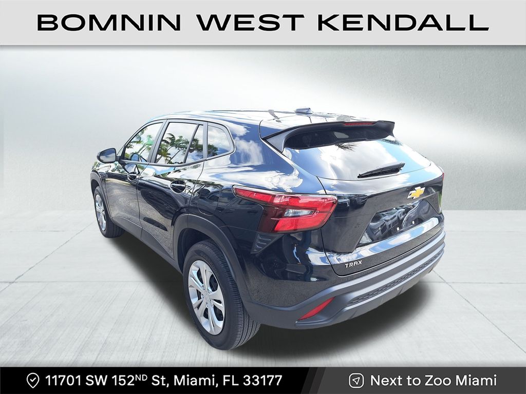 2024 Chevrolet Trax LS photo 3