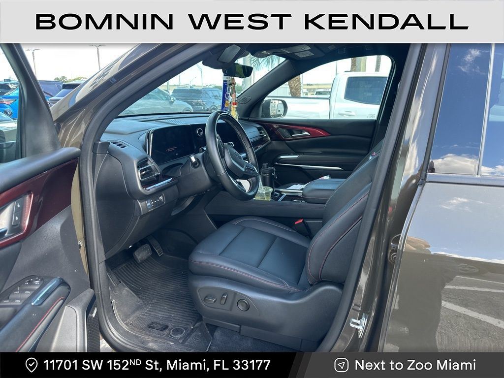 2024 Chevrolet Traverse Z71 photo 2