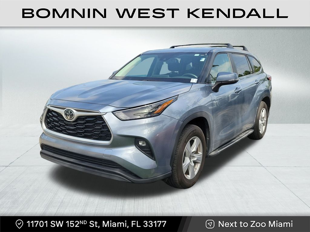 2024 Toyota Highlander LE photo 2