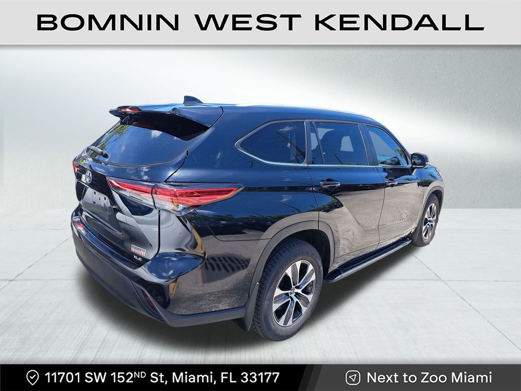2023 Toyota Highlander XLE photo 3
