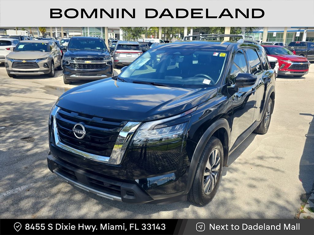 2024 Nissan Pathfinder SL photo 2