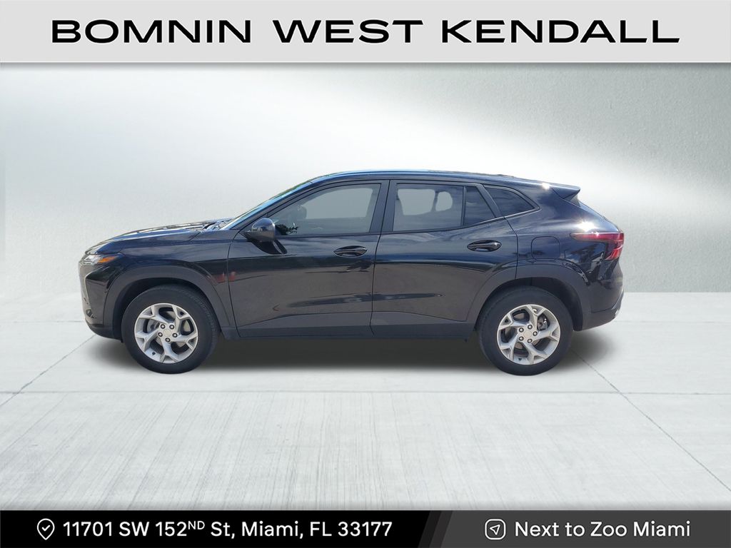 2024 Chevrolet Trax LS photo 4