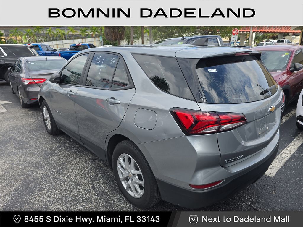 2023 Chevrolet Equinox LS photo 3