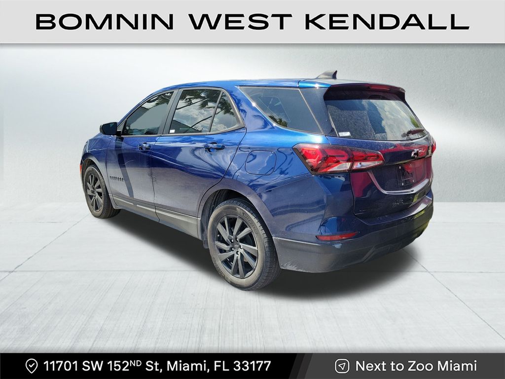 2023 Chevrolet Equinox LS photo 2