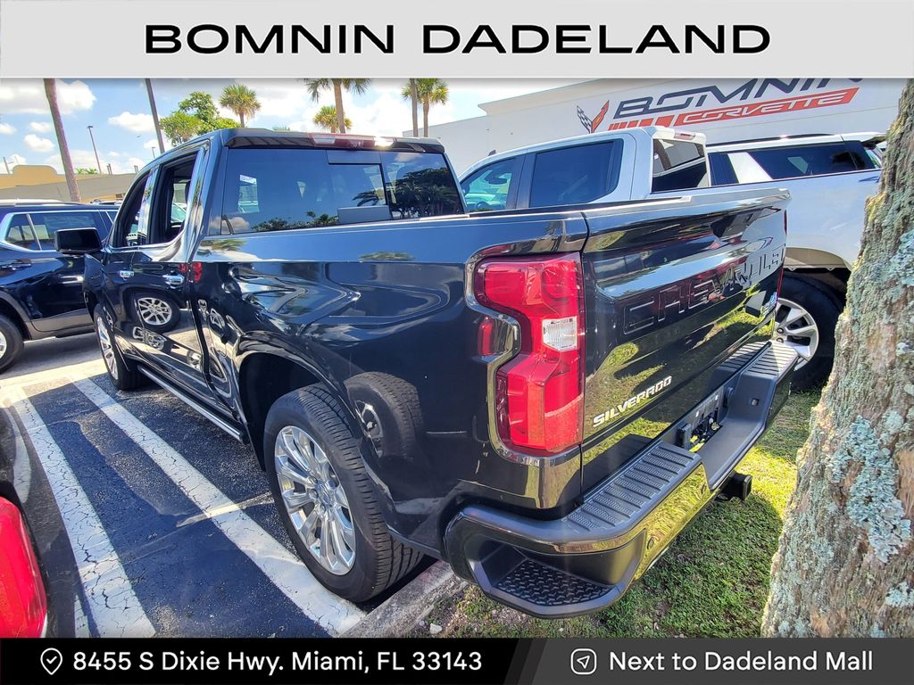 2022 Chevrolet Silverado 1500 High Country photo 2