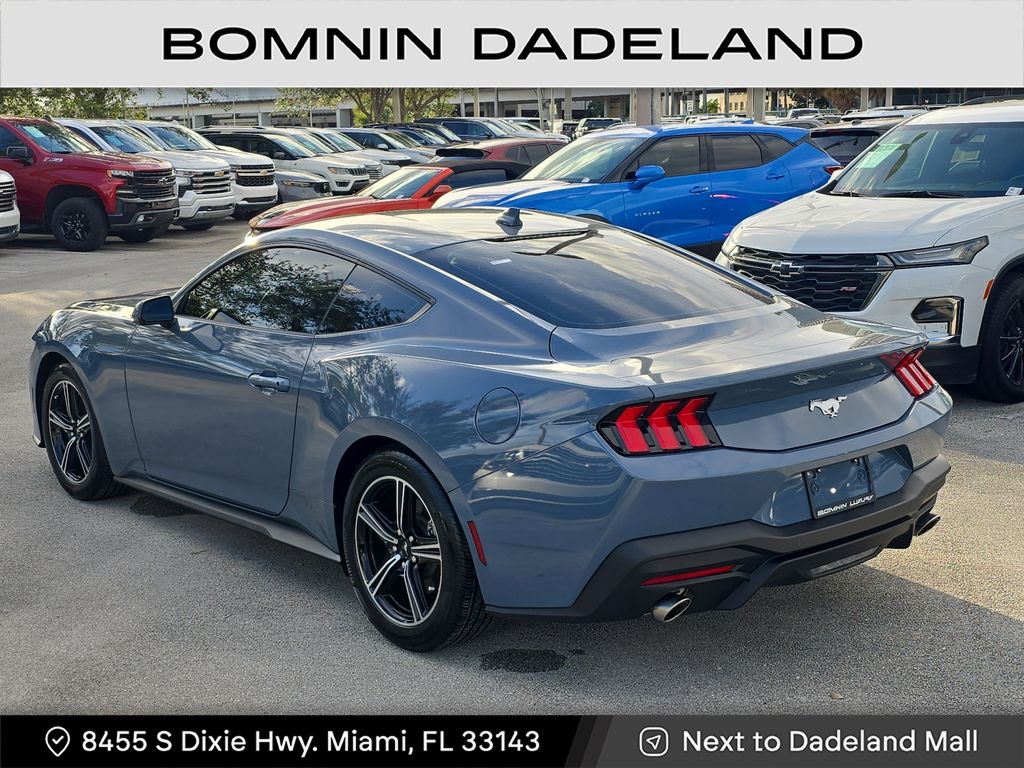 2025 Ford Mustang EcoBoost photo 3