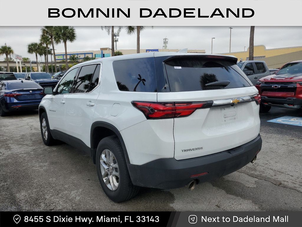2022 Chevrolet Traverse LS photo 3