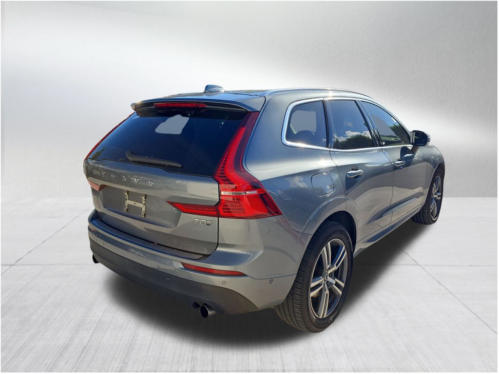 2019 Volvo XC60 Hybrid T8 Momentum photo 4