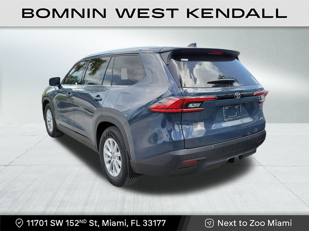 2025 Toyota Grand Highlander XLE photo 3