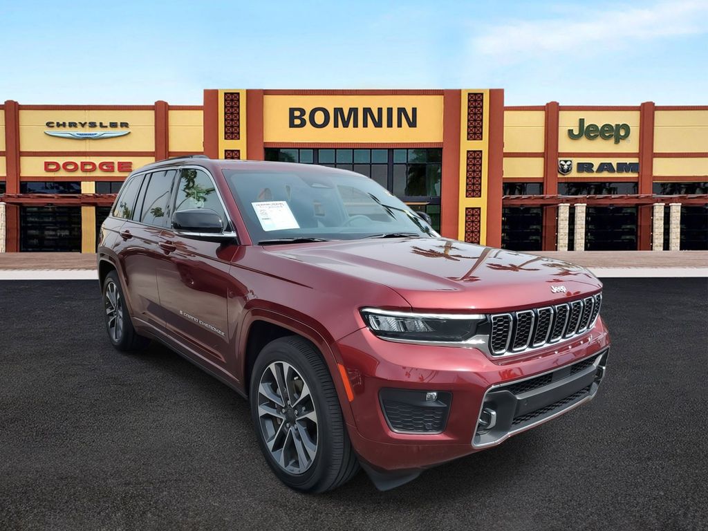 2024 Jeep Grand Cherokee Overland photo 2