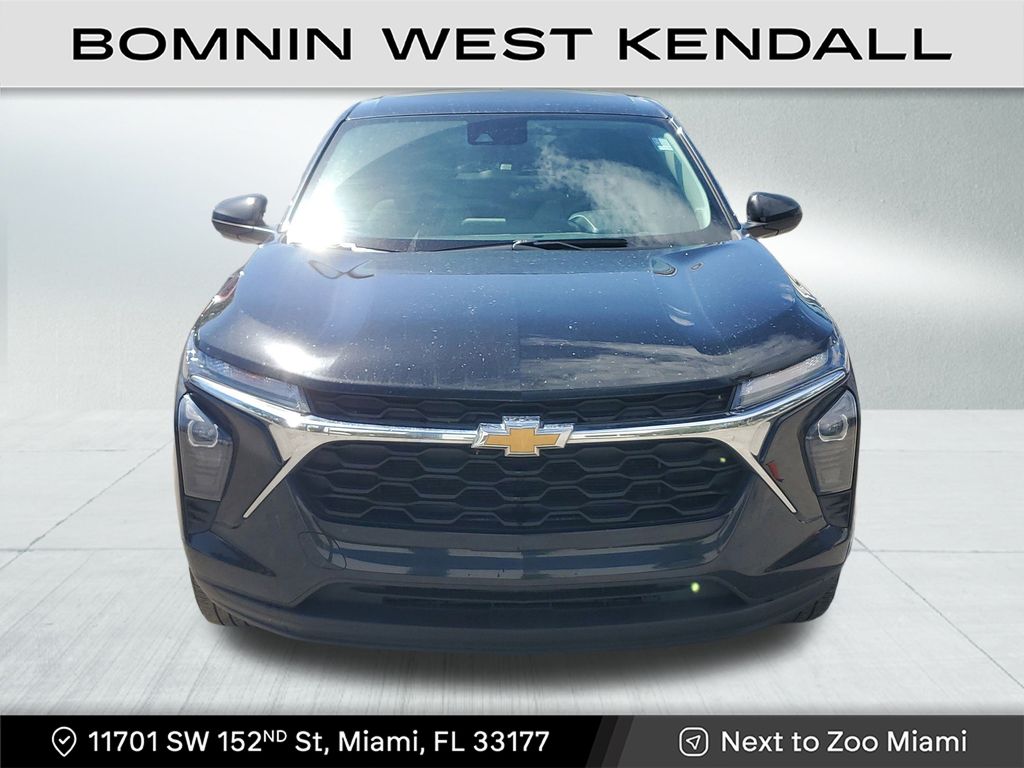 2024 Chevrolet Trax LS photo 2