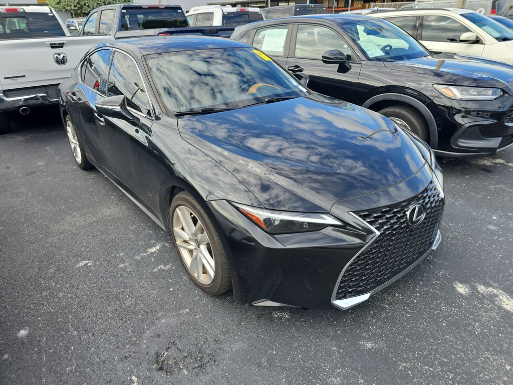 2022 Lexus IS 300 photo 2