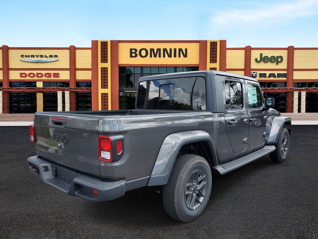 2025 Jeep Gladiator Sport photo 3