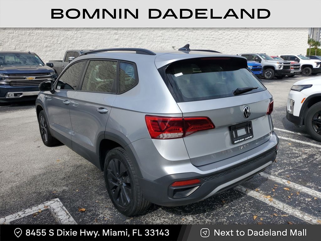 2022 Volkswagen Taos S photo 2