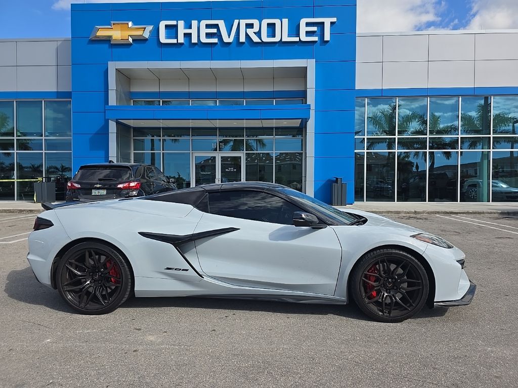 2023 Chevrolet Corvette Z06 2LZ photo 2